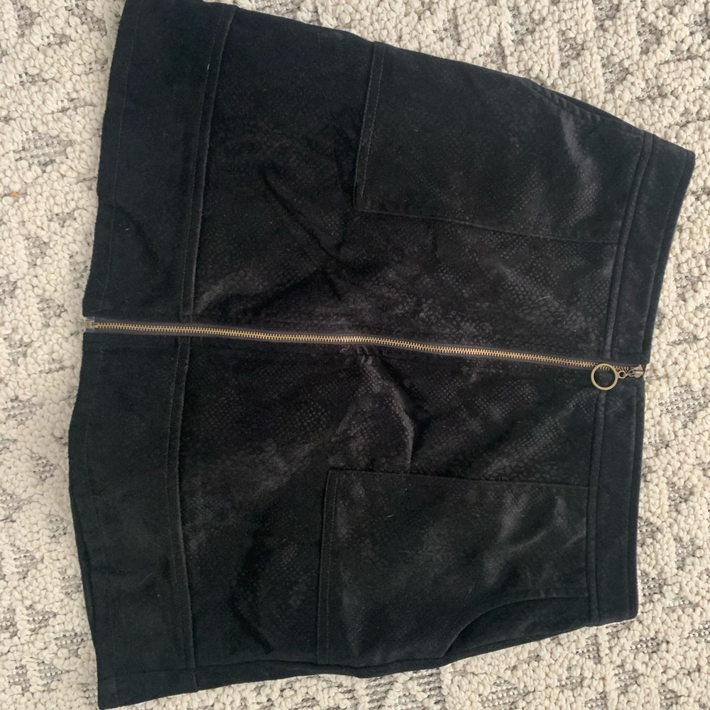 Skirt zipper up
